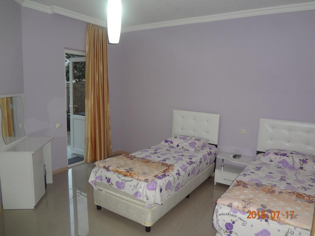 Twins Hotel Gonio Bilik gambar